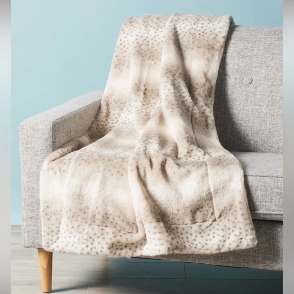 🎉LAST PIECE🎉RACHEL RACHEL ROY‎ Spotted Faux Fur Throw